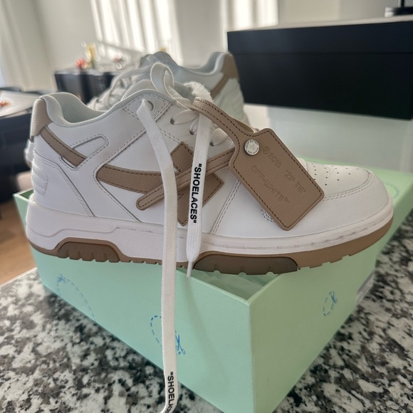 Off-White Mint Green Box - Picture 2 of 7